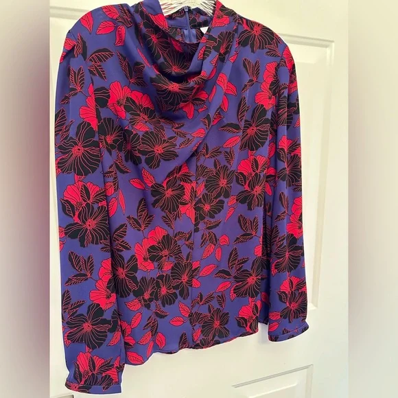Liz Claiborne Ladies Blouse – Size Large – Purple, Red & Black Floral - Picture 7 of 7